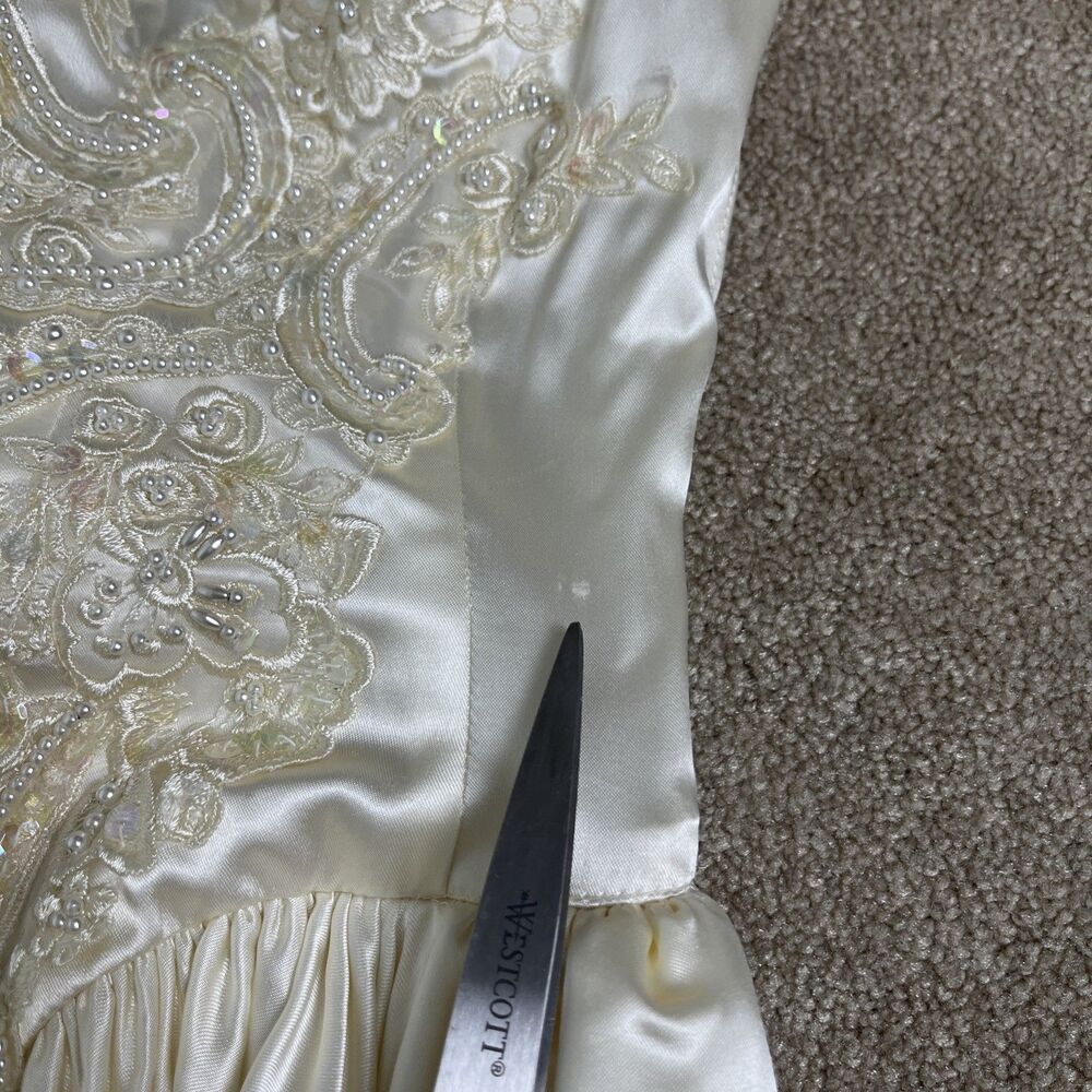 VTG Embroidered Wedding Gown Bridal Dress 10 Cathedral Train Heart back Korea - Picture 13 of 15